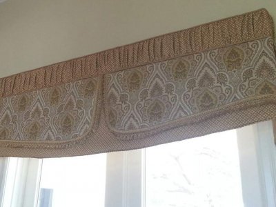 Foyer Valance With Top